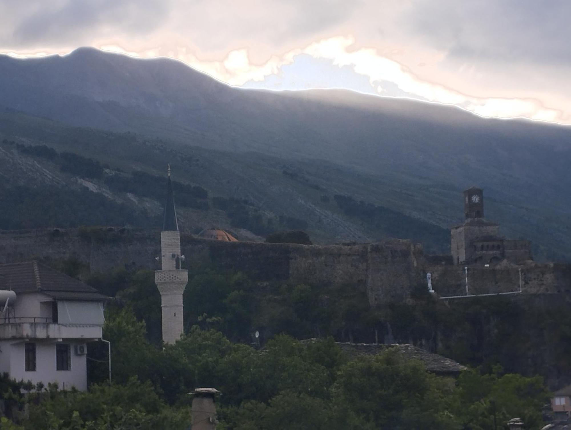 Rondo Guesthouse Gjirokastër Exterior foto