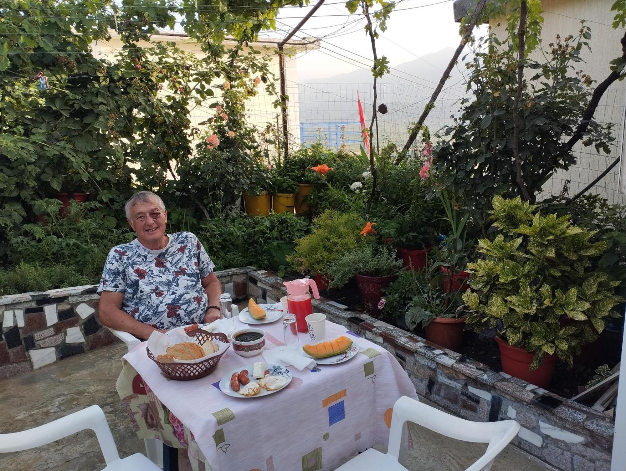Rondo Guesthouse Gjirokastër Exterior foto
