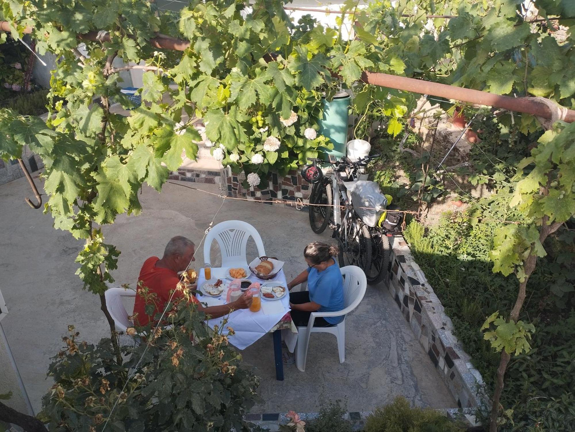 Rondo Guesthouse Gjirokastër Exterior foto